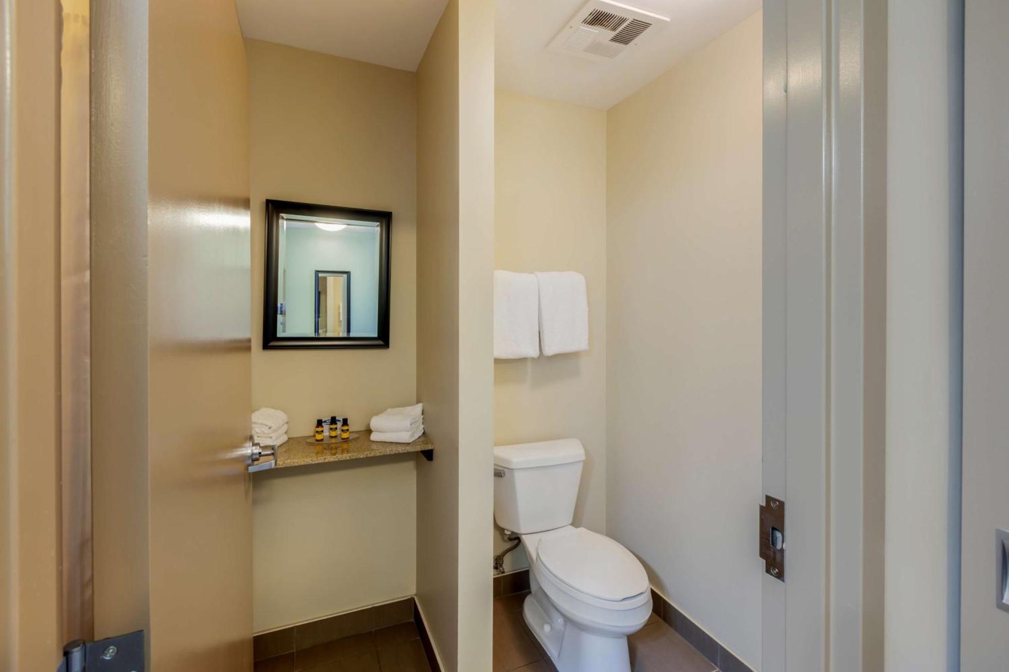 Best Western Plus Walkerton Hotel & Conference Centre Bagian luar foto