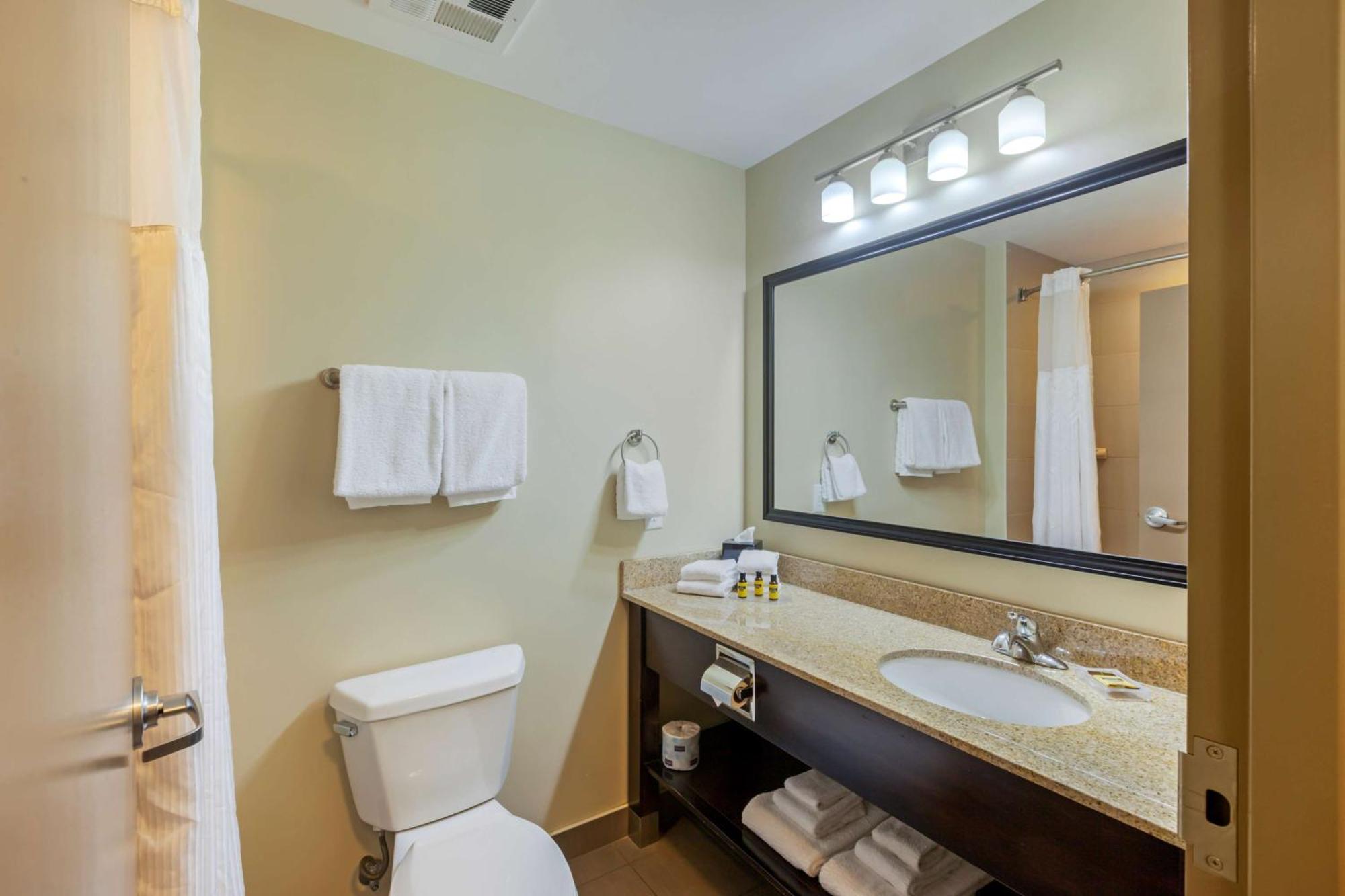 Best Western Plus Walkerton Hotel & Conference Centre Bagian luar foto