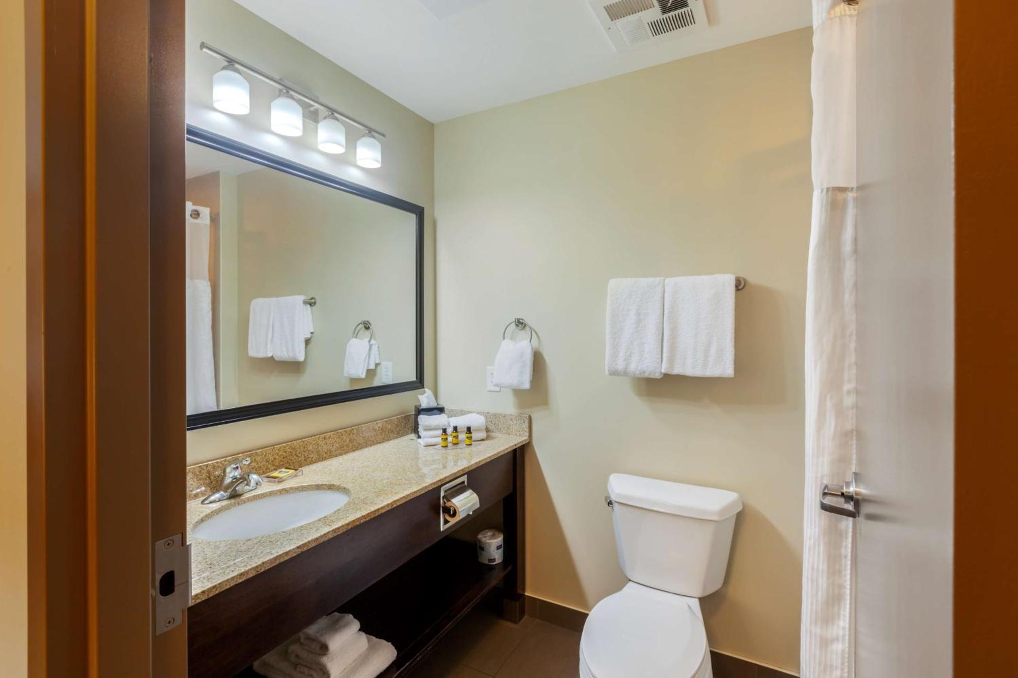 Best Western Plus Walkerton Hotel & Conference Centre Bagian luar foto