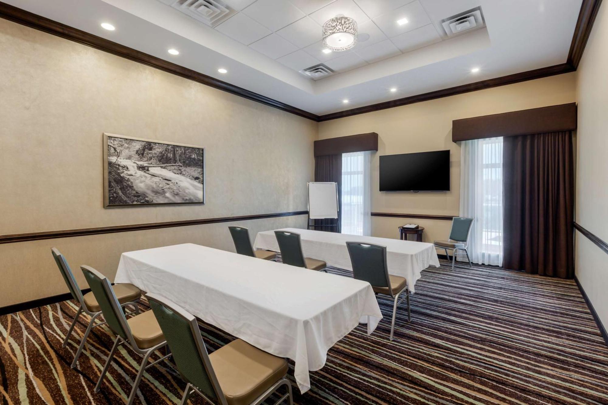 Best Western Plus Walkerton Hotel & Conference Centre Bagian luar foto