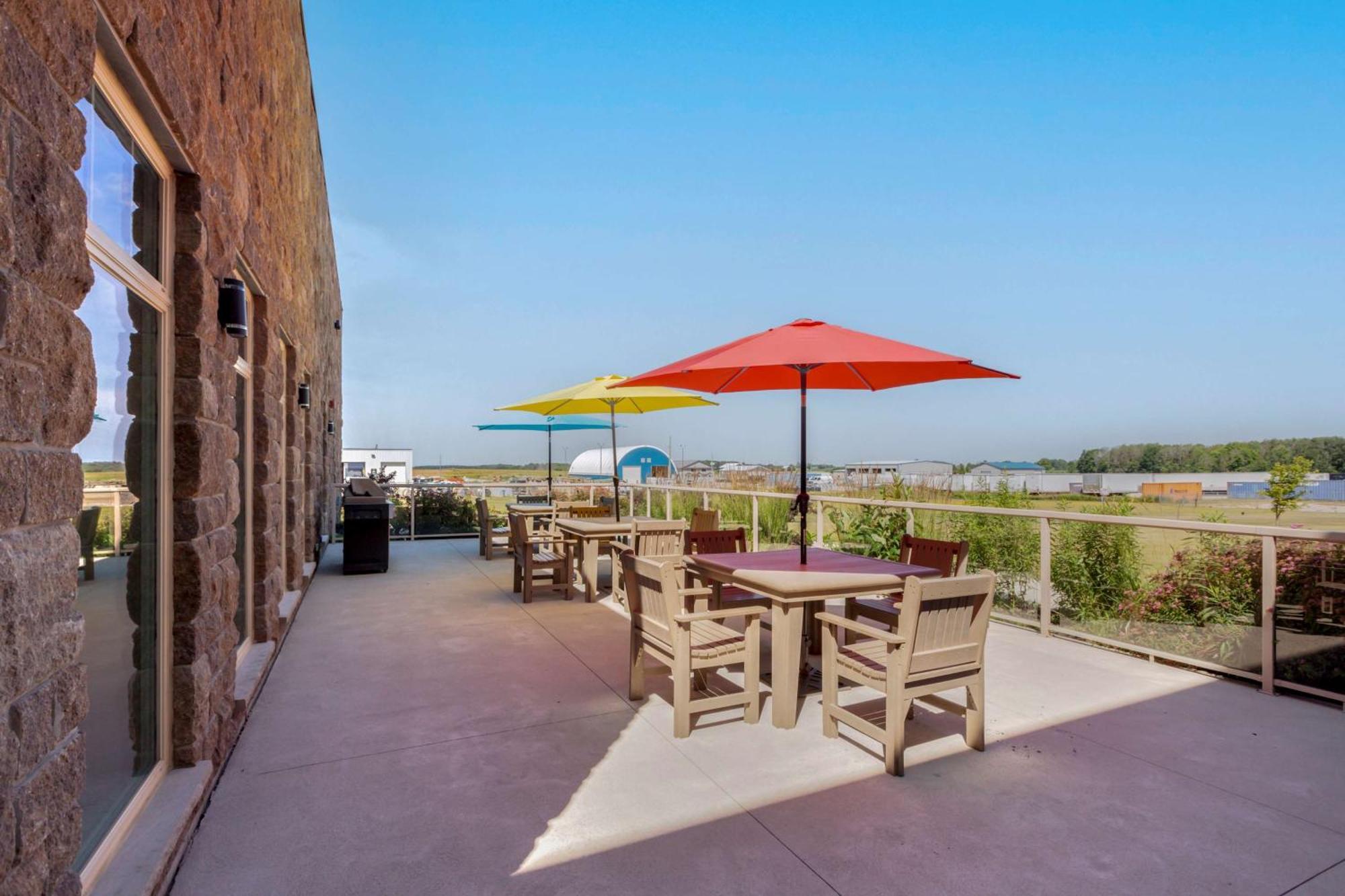 Best Western Plus Walkerton Hotel & Conference Centre Bagian luar foto