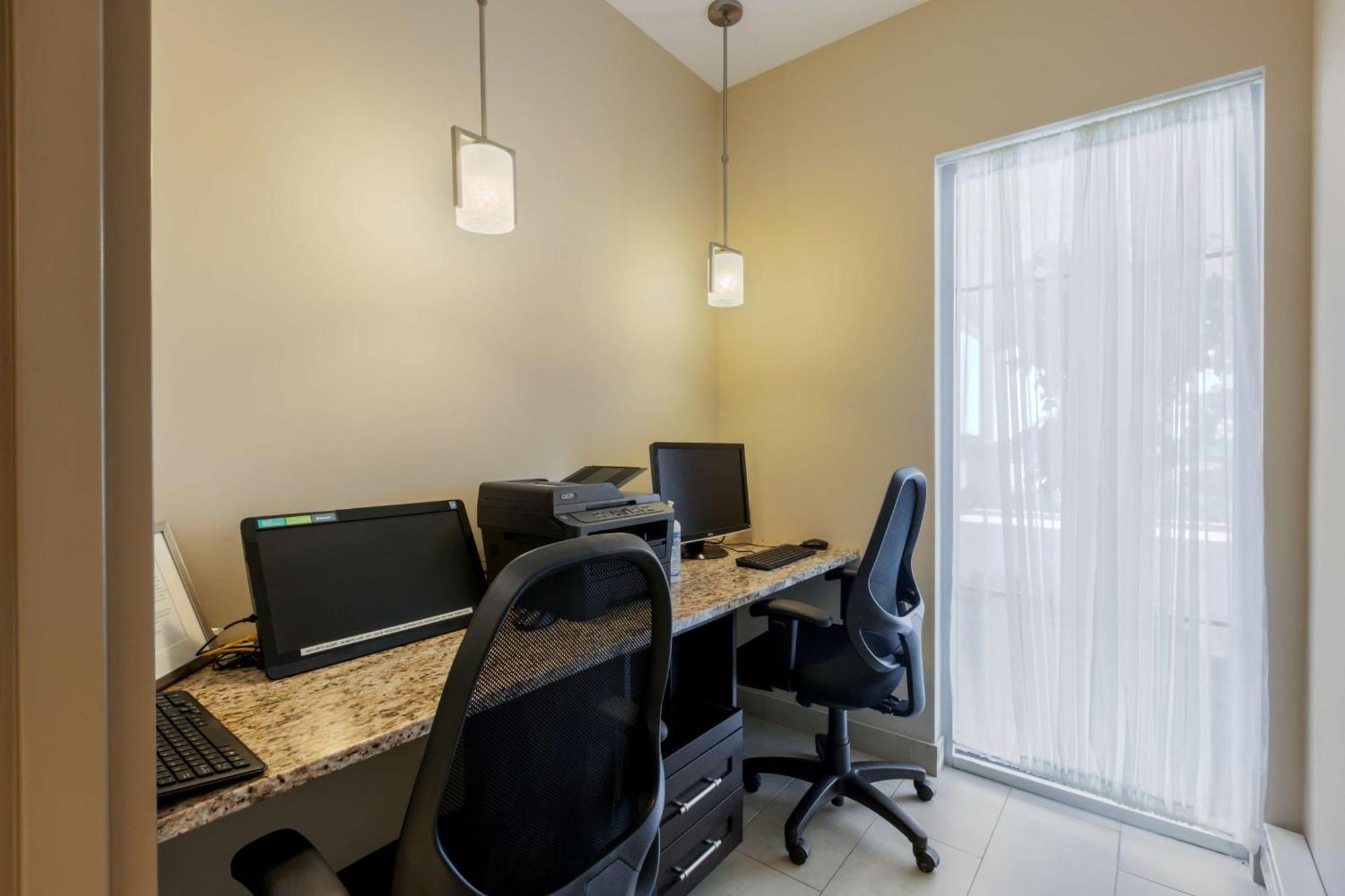 Best Western Plus Walkerton Hotel & Conference Centre Bagian luar foto
